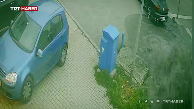 İstanbul'da patlayan rögar kapağı caddeyi göle çevirdi