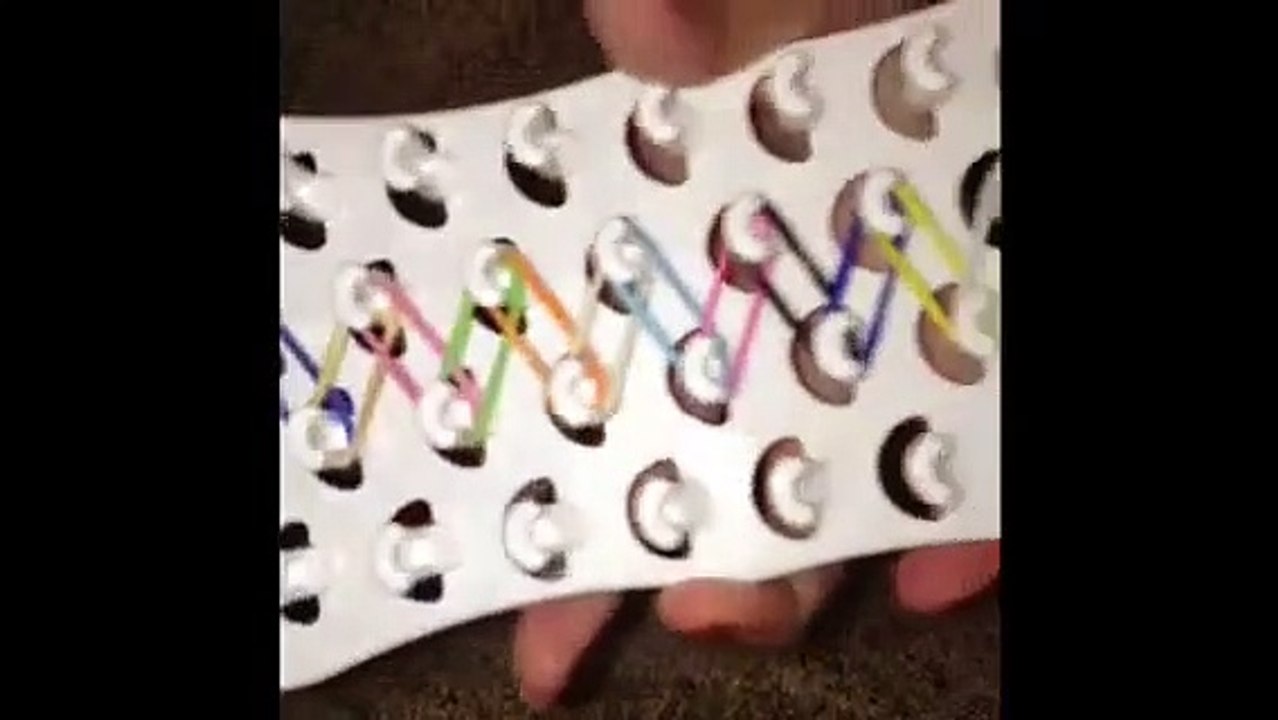 Rubber Band Bracelet Tutorial- Single Chain (For Beginners)