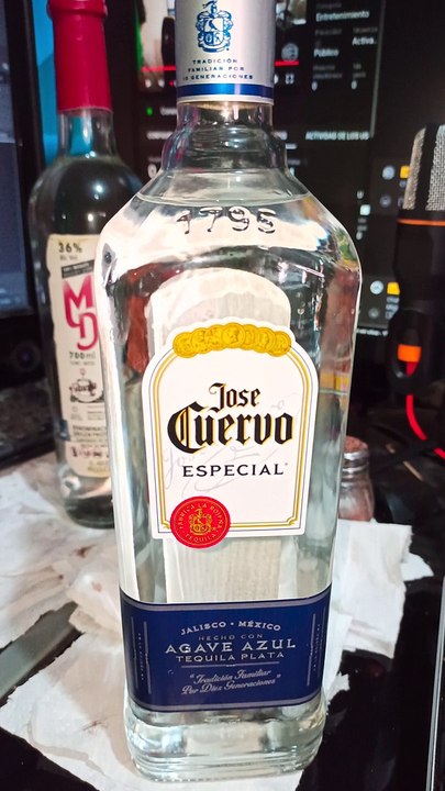 jose cuervo especial tequila plata una botella de litro uno de los licores mas conocidos y de mejor calidad en mexico