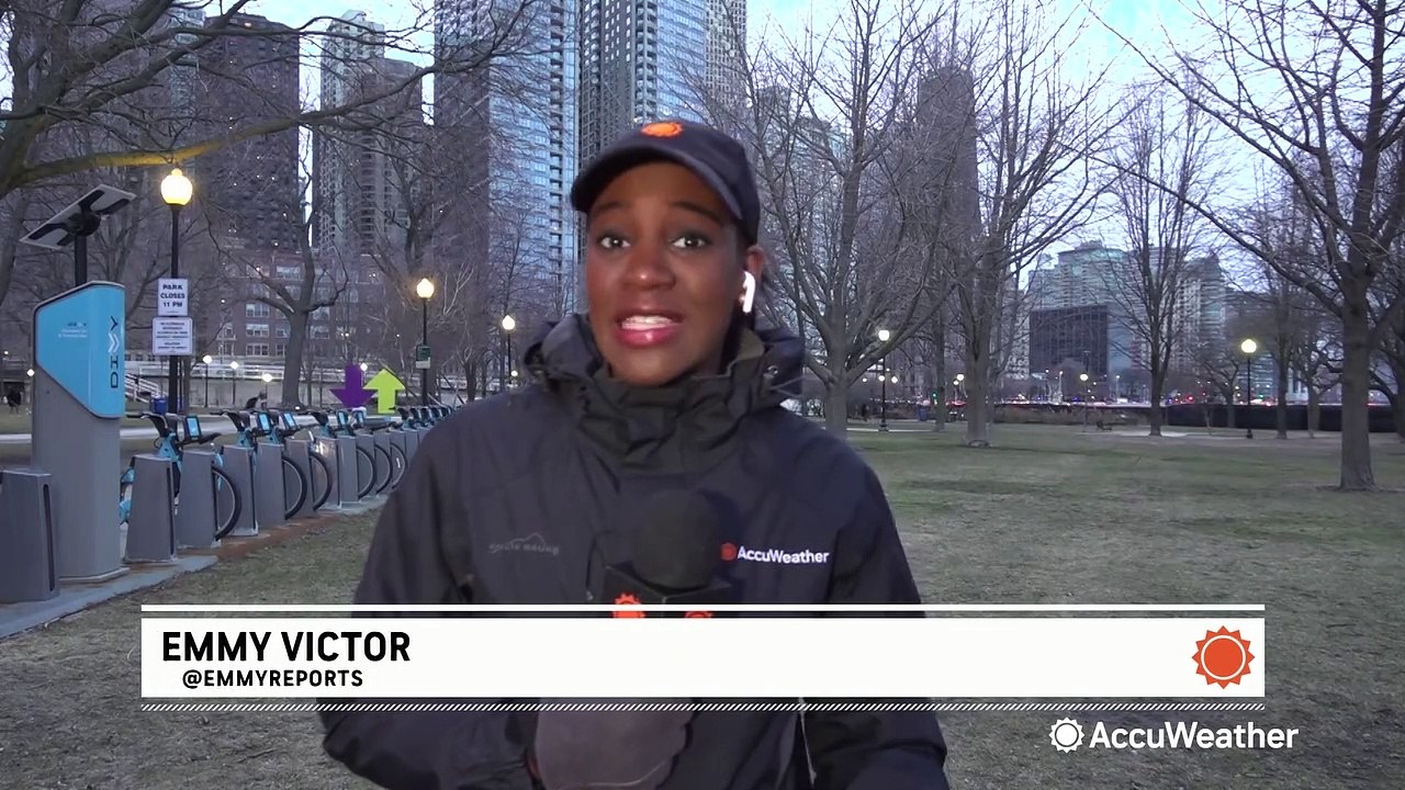 Chicago braces for large snowstorm