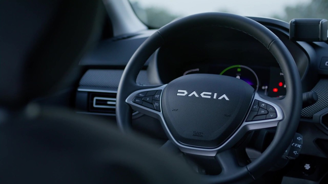 Der Dacia Jogger - Innenraum mit zahlreichen Staumöglichkeiten und Fahrerorientiertes Cockpit