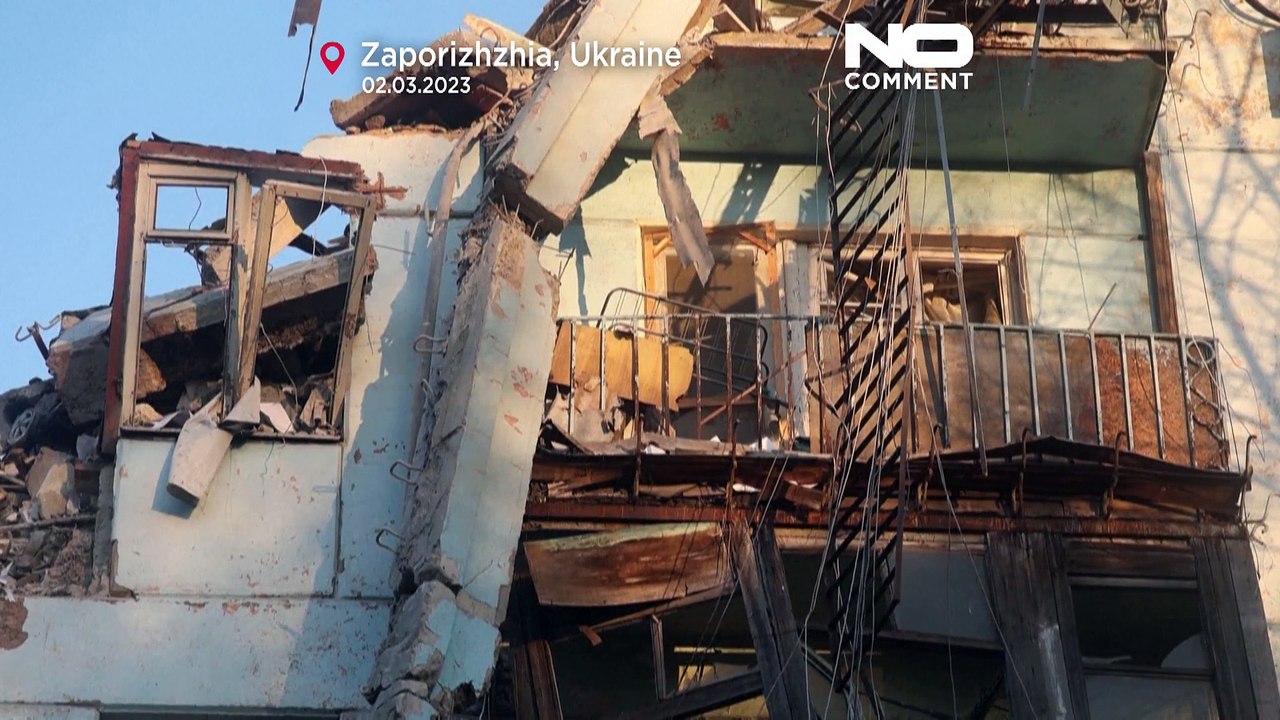 شاهد: تواصل عمليات البحث عن ناجين بين أنقاض مبنىً سكني في زابوريزهيا استهدفه هجوم روسي