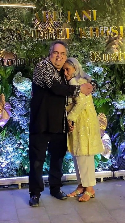 Jaya Bachchan Engages in Fun Banter With Paps, Says 'Dekho Hass Rahi Hu'