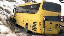 Buzlanma nedeniyle kaza yapan otobüs dağlık alana çarparak durabildi