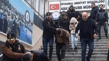 Enkazda anne ve babasını kurtarmaya çalışırken hırsızlar kuyumcu dükkanını yağmaladı