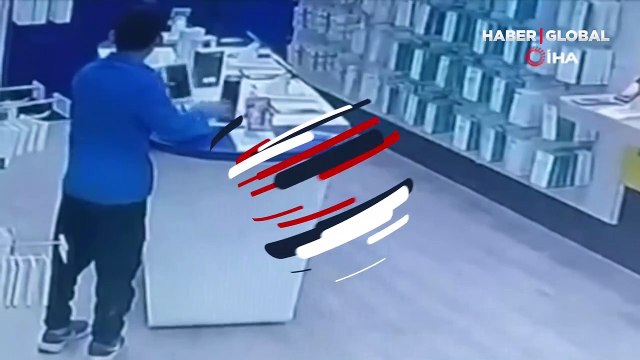 Bursa'da akılalmaz hırsızlık: Çaldığı kulaklığı, cinsel organına sakladı!