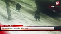 Rusya'da yayaların üstüne kar kütlesi düştü