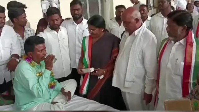 మంచిర్యాల: నిమ్మరసం తాగించిన భట్టి విక్రమార్క.. ఎట్టకేలకు దీక్ష విరమణ..!