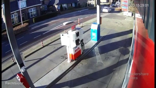 La Mairie installe un rétrécissement de chaussée qui piège beaucoup d'automobilistes