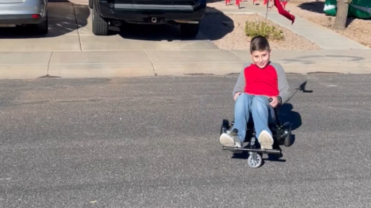 *Hilarious Fail* 9 y/o boy falls off hard while playing with hoverboard ...
