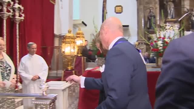 La reina Sofía acude al tradicional besapiés del Cristo de Medinaceli