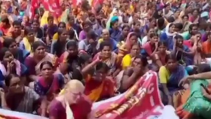 మెదక్: కలెక్టర్ కార్యాలయం ముందు భారీ ధర్నా