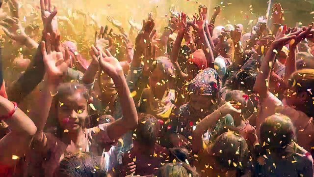 नाचते-गाते रवाना हुए श्याम भक्त, गुलाल व फूलों की बरसात