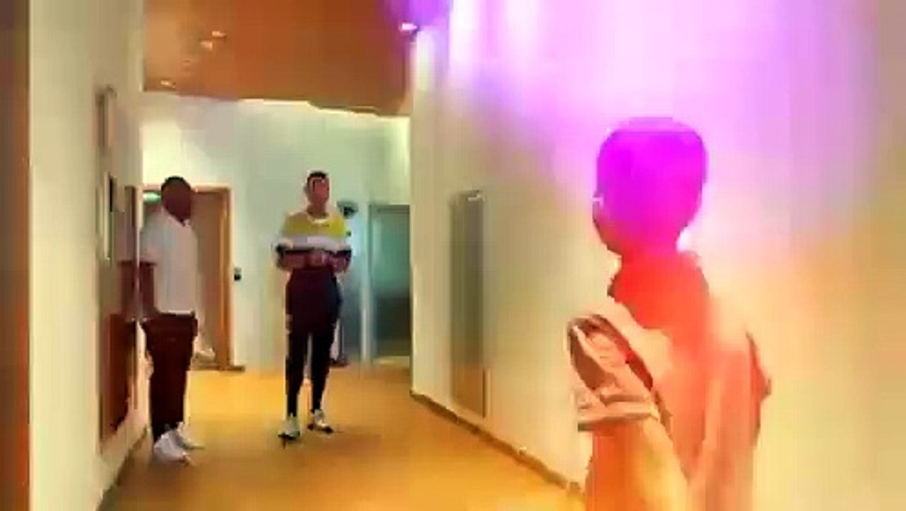 Ronaldo e jovem adepto