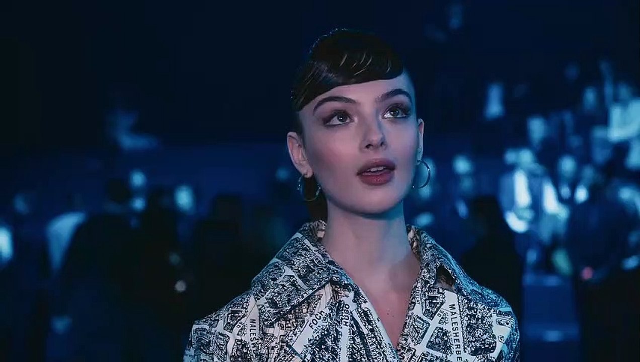 Deva Cassel se prépare pour le défilé Dior pendant la Fashion Week de Paris | Vogue