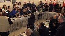 شاهد: شجار وعراك بالأيدي داخل البرلمان الجورجي والسبب.. مشروع قانون حول تمويل الإعلام