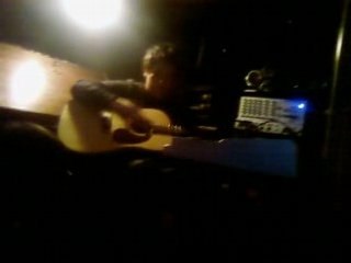 Eyal Et Ruben a la guitar