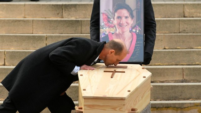 Des centaines de personnes aux obsèques d'Agnès Lassalle, l'enseignante tuée à Saint-Jean-de-Luz