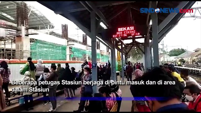 Hari Ketiga Masuk Kerja, Stasiun Manggarai Mulai Dipadati Penumpang
