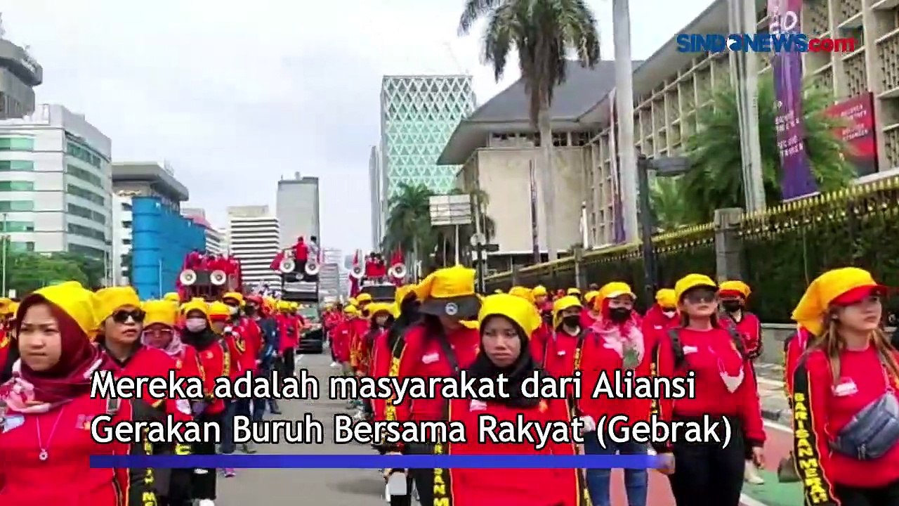 Massa Aliansi Buruh Penuhi Kawasan Patung Kuda Siang Ini