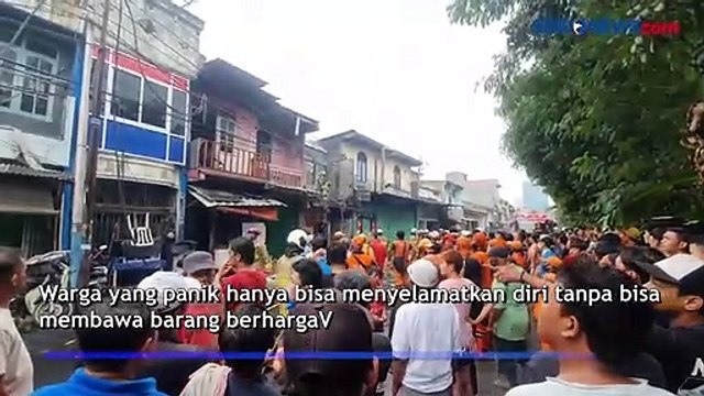 Dua Rumah di Permukiman Padat Penduduk di Jakarta Terbakar