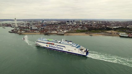 Download Video: New Brittany Ferries luxury-cruise ferry Santona arriving into Portsmouth - by Joe Watson