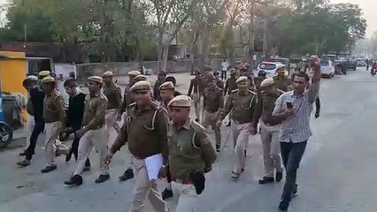 शाहरुख खान मुम्बई से गिरफ्तार, सलमान की तलाश जारी, देखें वीडियो