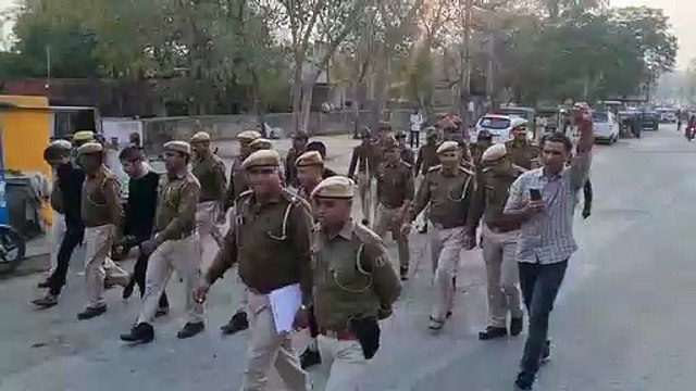 शाहरुख खान मुम्बई से गिरफ्तार, सलमान की तलाश जारी, देखें वीडियो