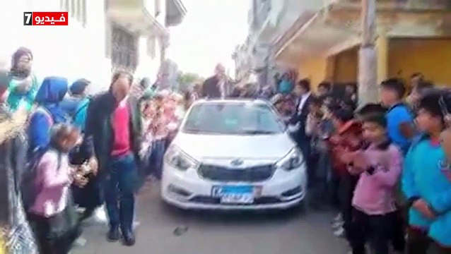 زفة بلدى لمدير مدرسة بعد بلوغه سن المعاش من أهالى كفر الشيخ