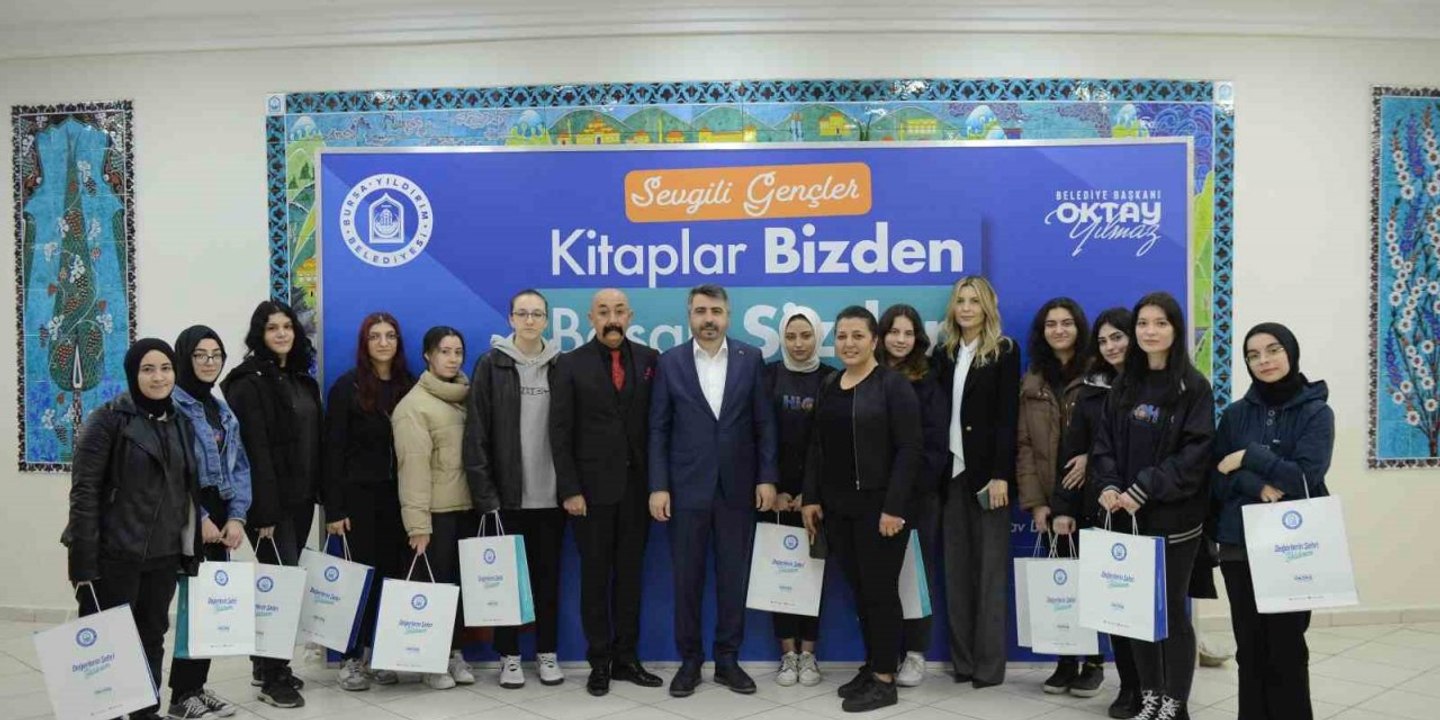 Yıldırım Belediyesi'nden depremzede öğrencilere kitap seti