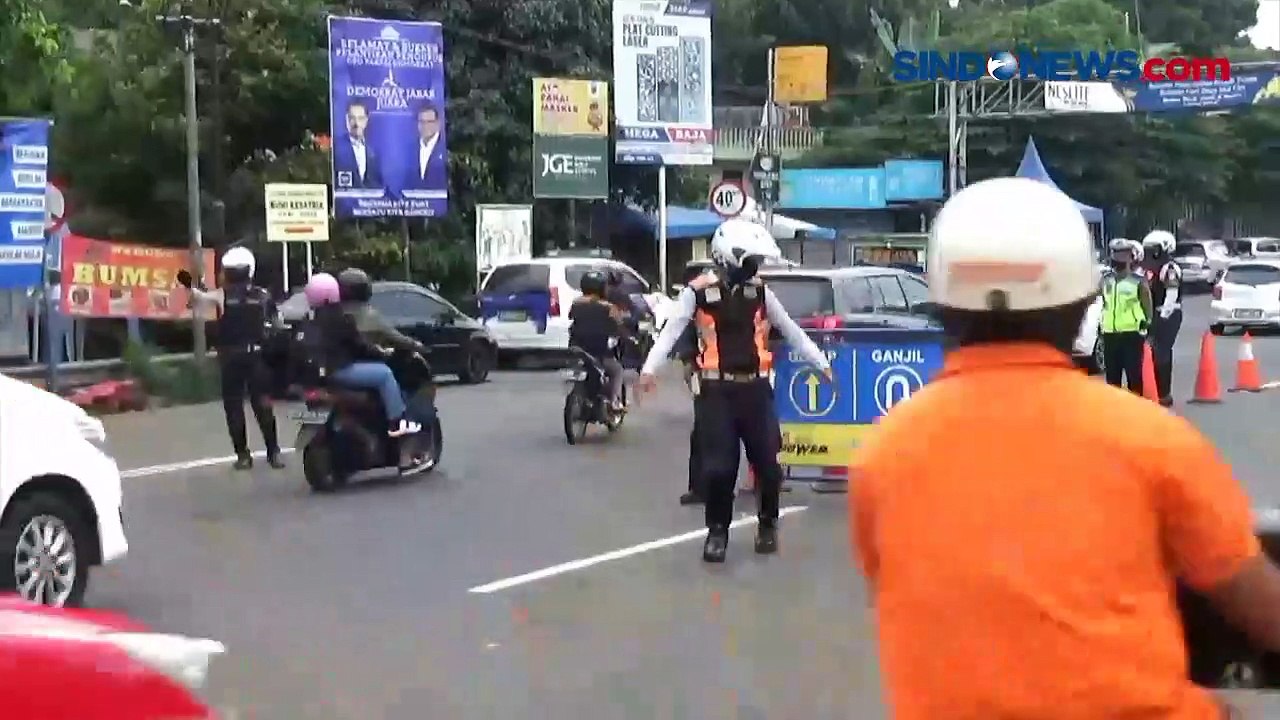 Libur Nasional Kawasan Puncak Diserbu Wisatawan, Polisi Berlakukan Sistem One Way