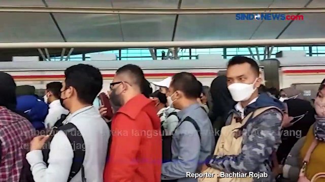 Rute Baru, Penumpang Kebingungan di Stasiun Manggarai