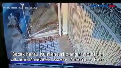 Becak Hantu Terekam CCTV saat Curi Plang Rambu Jalan di Medan