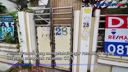 Aksi Pengepul Rongsokan Curi Pagar Besi Rumah Warga Pluit Terekam CCTV