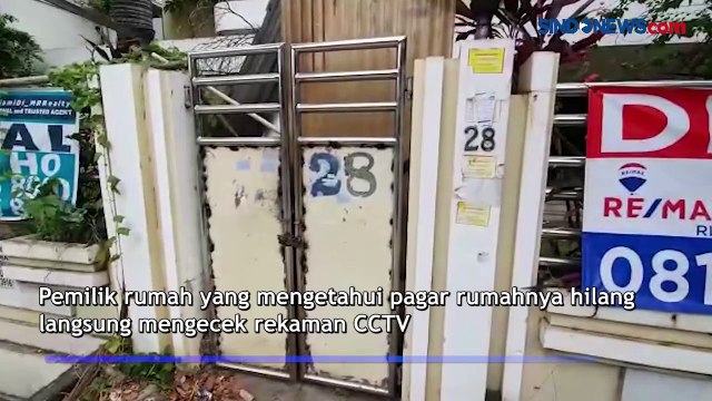 Aksi Pengepul Rongsokan Curi Pagar Besi Rumah Warga Pluit Terekam CCTV