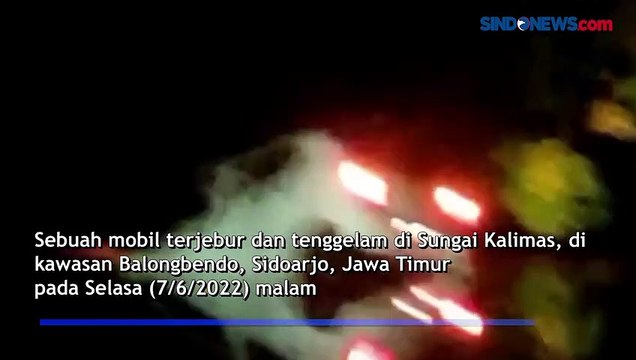 Sopir Kaget, Mobil Tercebur dan Tenggelam di Sungai Kalimas
