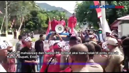 Aksi Demo GMNI Ende di Depan Kantor Bupati Berlangsung Ricuh