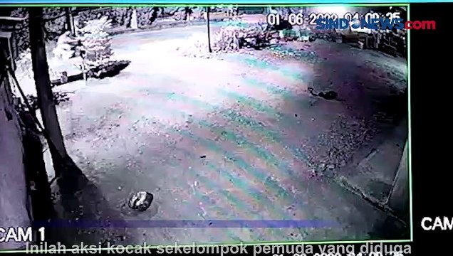 Aksi Kocak Pencurian Ayam di Jambi Terekam CCTV