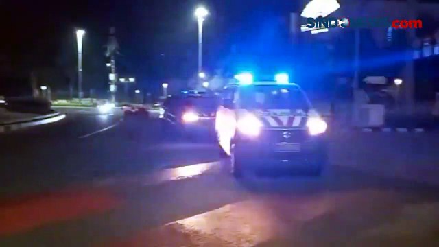 Hantam Bundaran HI, Mobil Tersangkut di Beton Pembatas Kolam