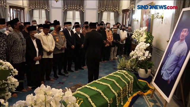 Penuh Haru, Ridwan Kamil Imami Sholat Jenazah Eril