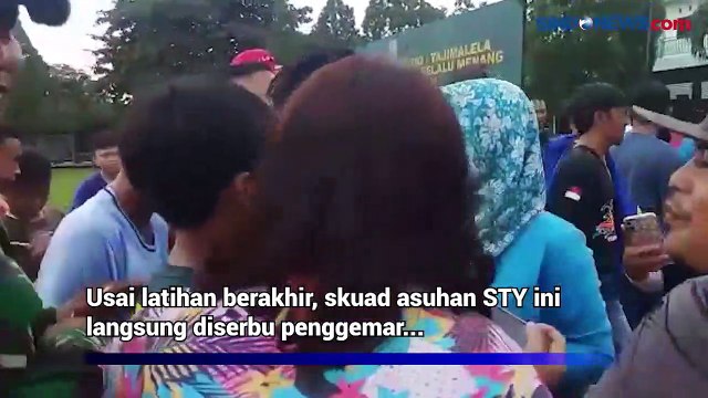 Usai Jalani Latihan, Timnas Indonesia U-19 Diserbu Penggemar yang Ngebet Foto Bareng