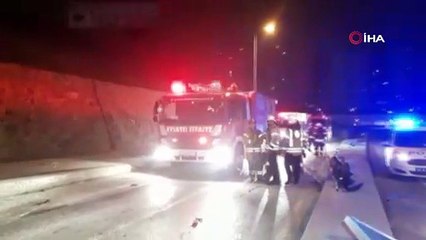 Otomobil demir parmaklıklara saplandı!