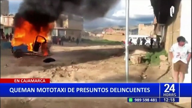Cajamarca: ciudadanos enardecidos incendian mototaxi de supuestos delincuentes