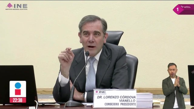 Lorenzo Córdova enfrentó a morenista que llamó “mafia electoral” a consejeros