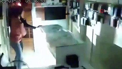 Deprem bölgesinde hırsızlar, bekçilere levye ile saldırdı: Bacağından vuruldular!