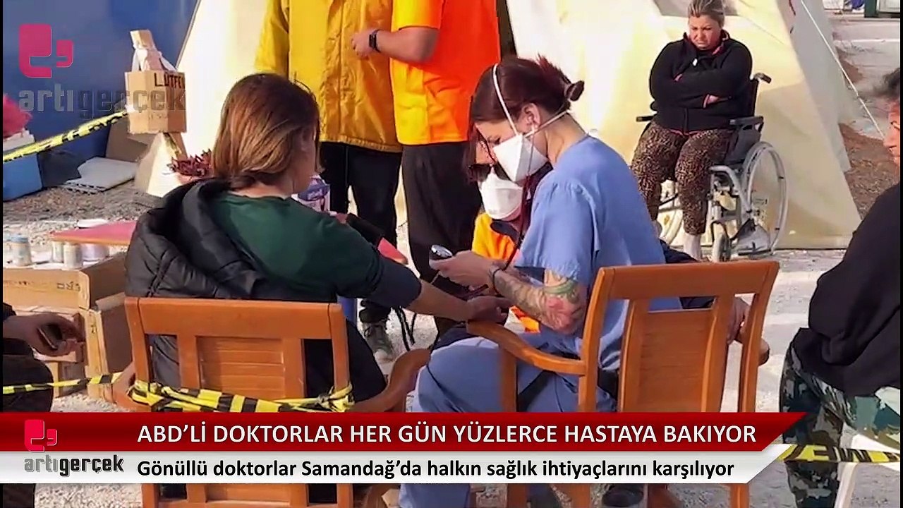 Samandağ’da ABD’li gönüllü doktorlar her gün yüzlerce hastaya bakıyor | Artı Gerçek Yayın Koordinatörü Özgür Topuz deprem bölgesinde