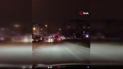 Motosikletiyle son sürat giderken otomobile böyle çarptı