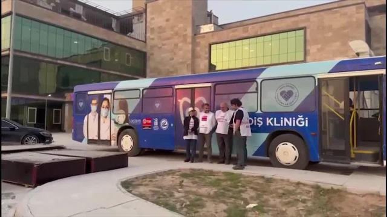 Tepebaşı Belediyesi'nin Mobil Diş Kliniği Depremzedelere Hizmet Vermeye Başladı