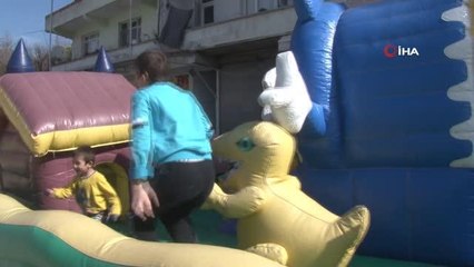 Bahçelievler Belediyesi depremzede çocuklar için köy köy geziyor