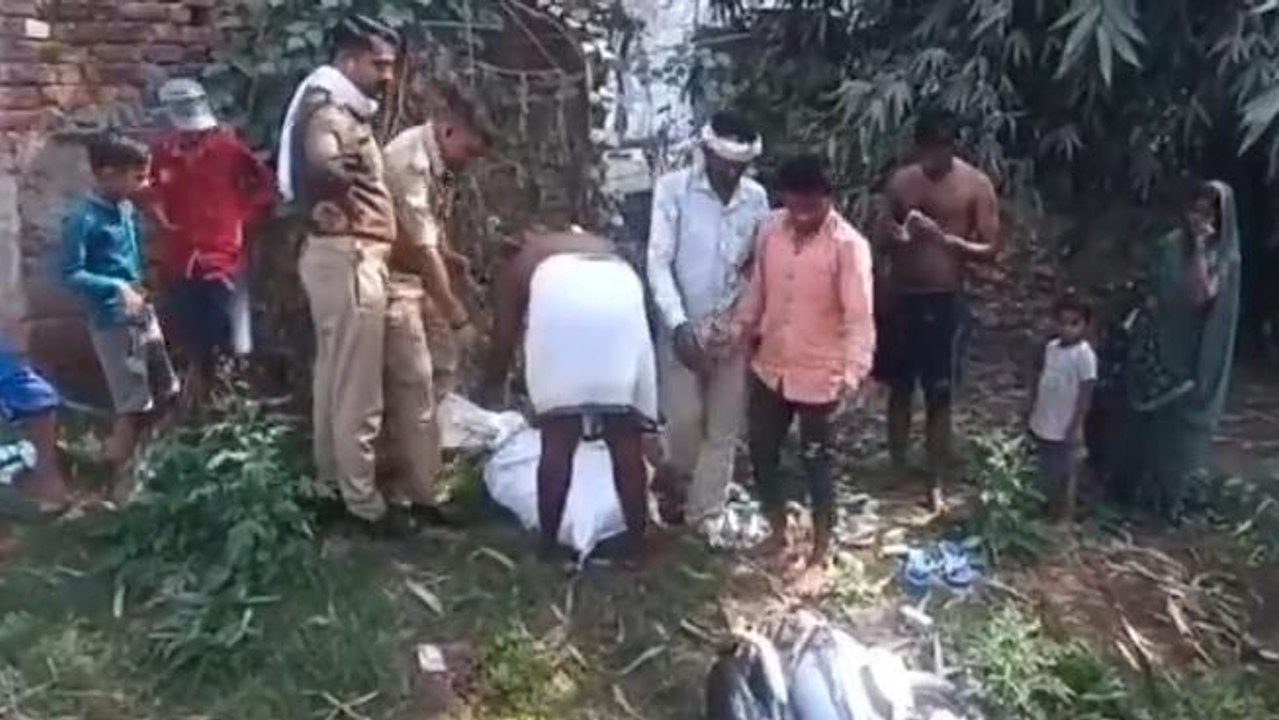 चन्दौली: गांव के रास्ते तस्करी हो रही थी शराब की तस्करी, पुलिस के पहुंचते ही हुआ ये...